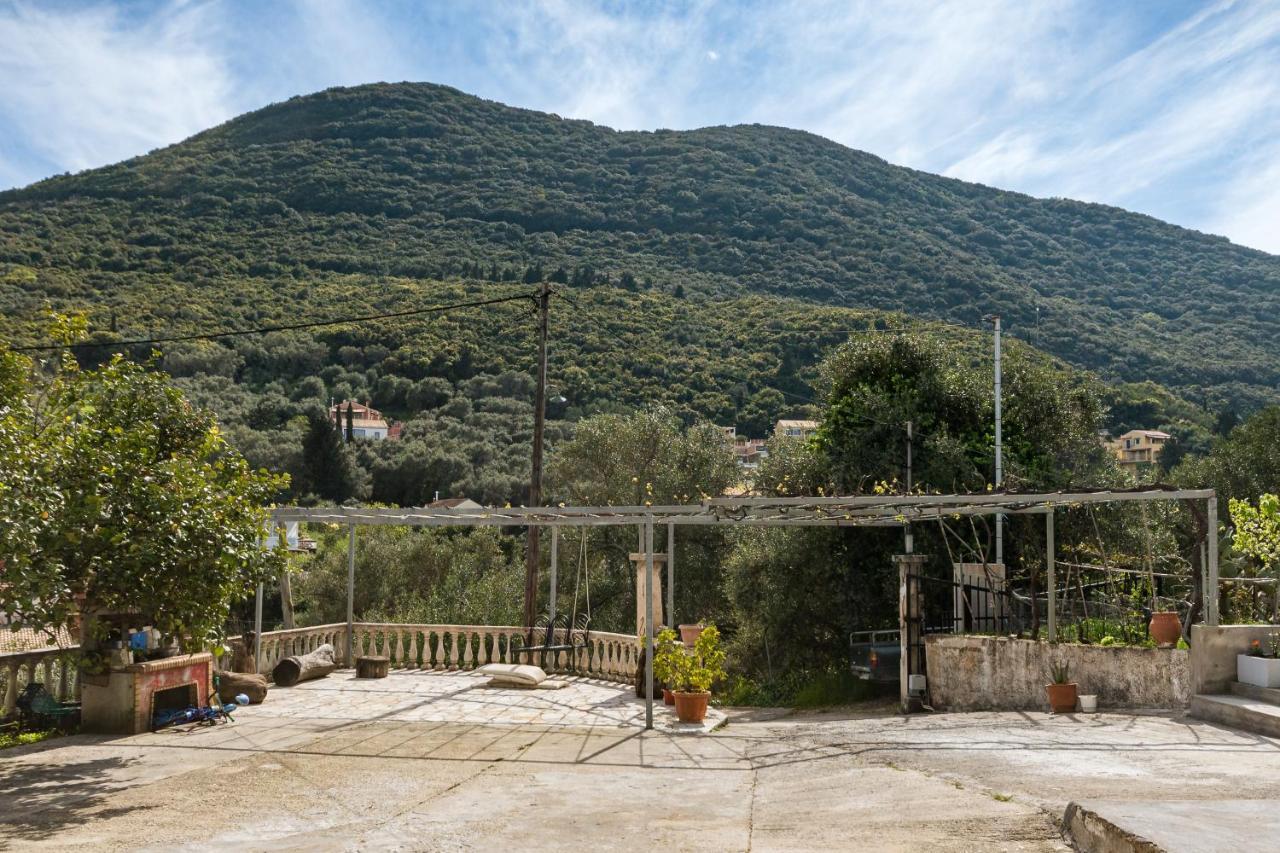 Ágios Matthaíos Eloise Apartments מראה חיצוני תמונה